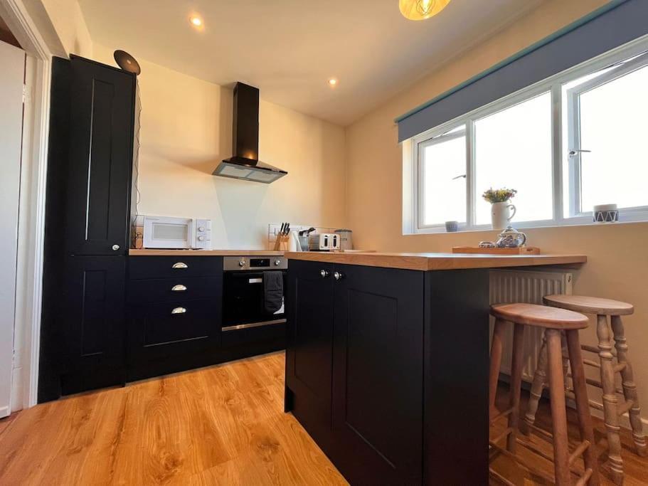 Blue Anchor House - Seaview, Hot Tub Apartments Exterior foto
