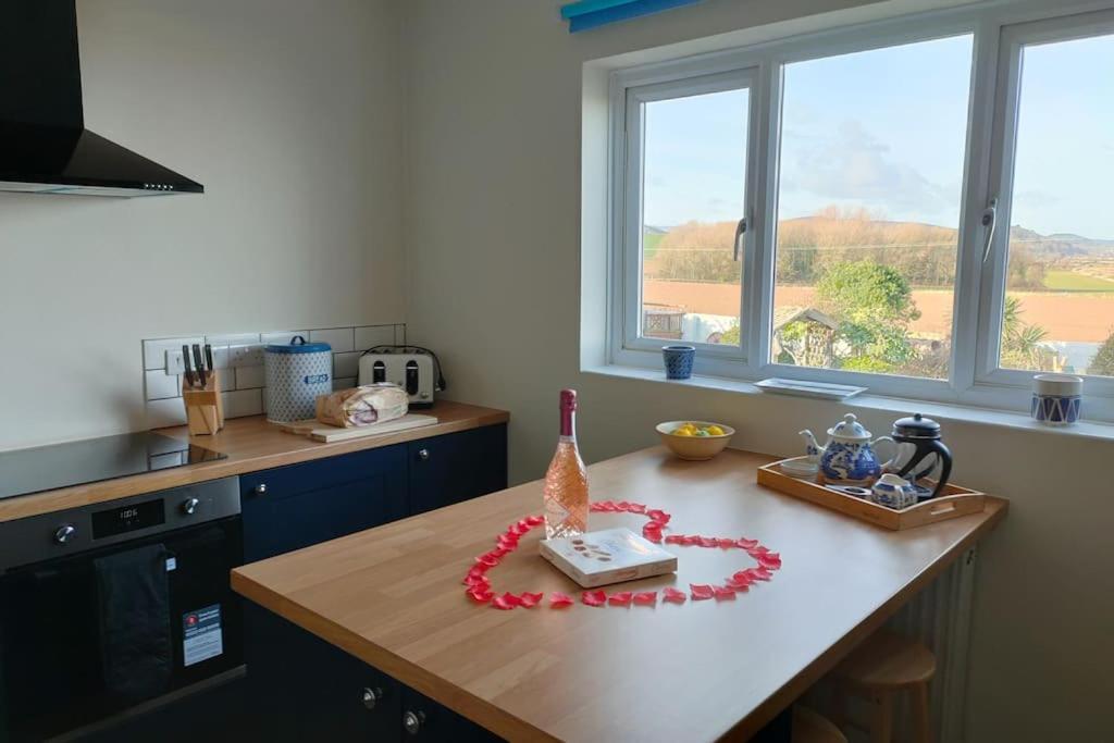 Blue Anchor House - Seaview, Hot Tub Apartments Exterior foto