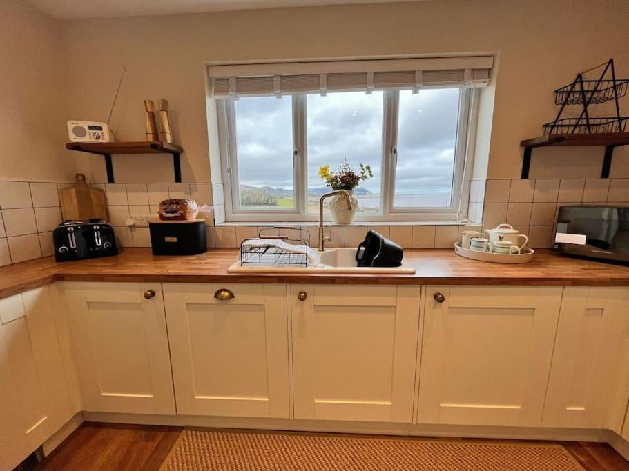 Blue Anchor House - Seaview, Hot Tub Apartments Exterior foto